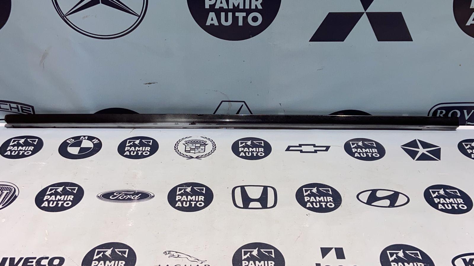 Уплотнитель двери передний правый Mercedes C/W203 2000-2008