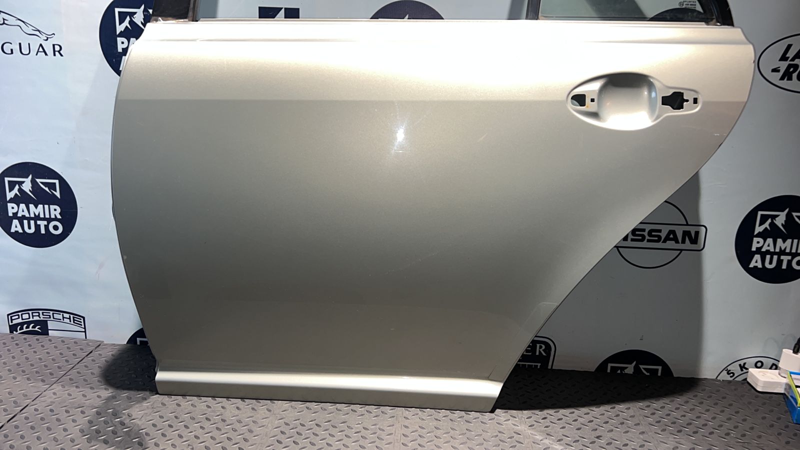 Дверь задняя левая Toyota Avensis/2 2003-2009