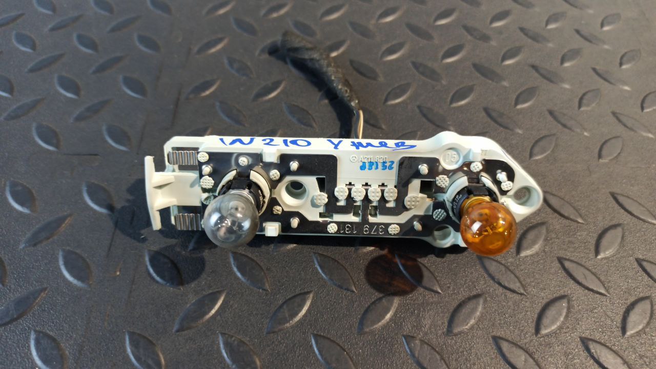 Плата заднего фонаря Mercedes E/W211 2002-2009