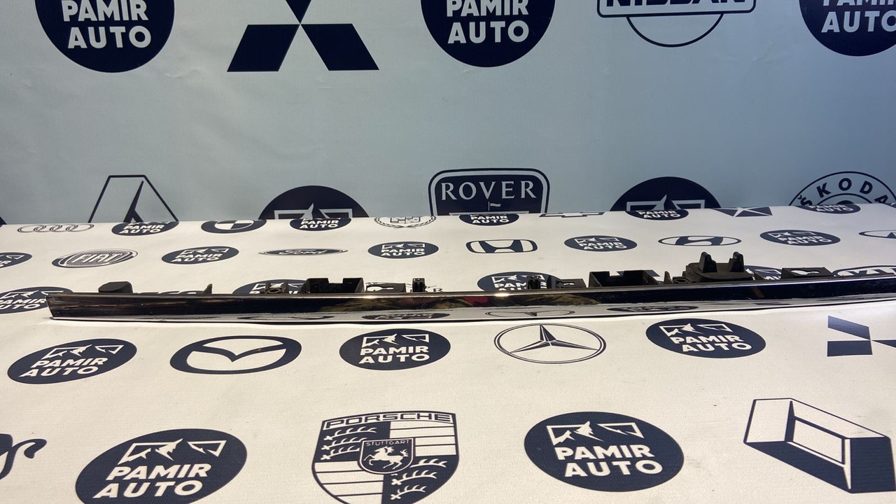 Накладка крышки багажника Mercedes C/W204 2006-2015