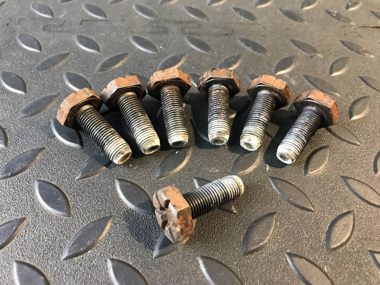 Болт маховика Renault Sandero 2009-2014