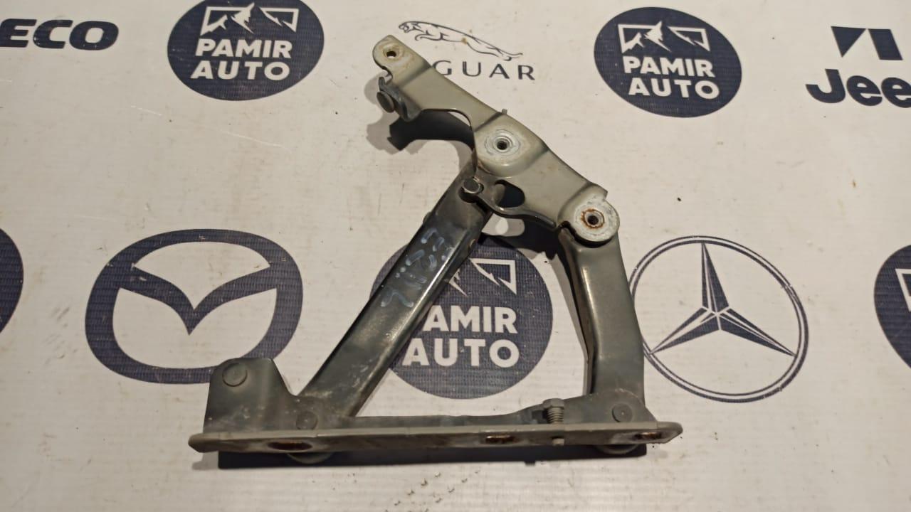 Петля капота левая Mercedes E/W211 2002-2009