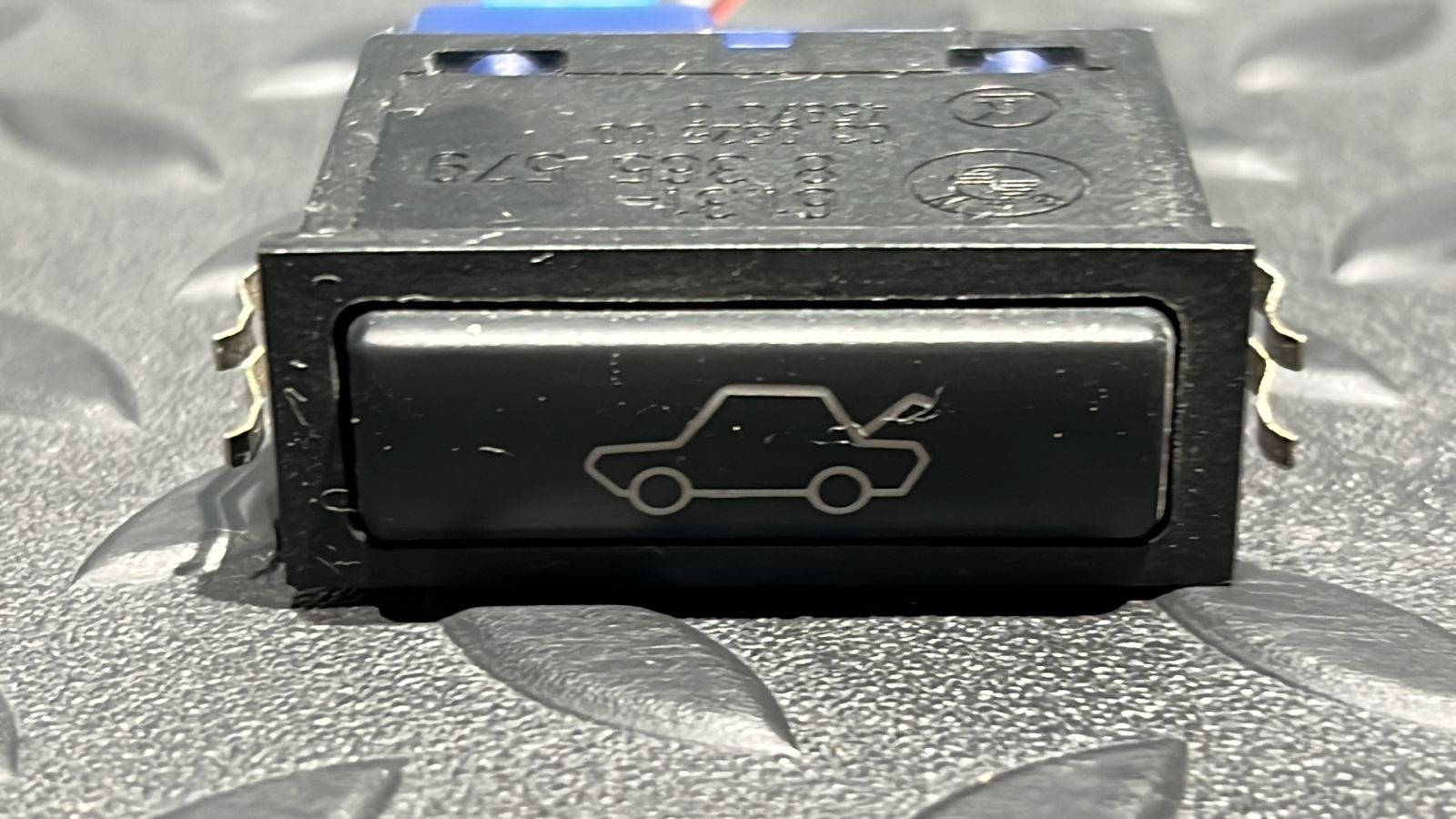 Кнопка открывания багажника BMW 5/E39 1995-2004