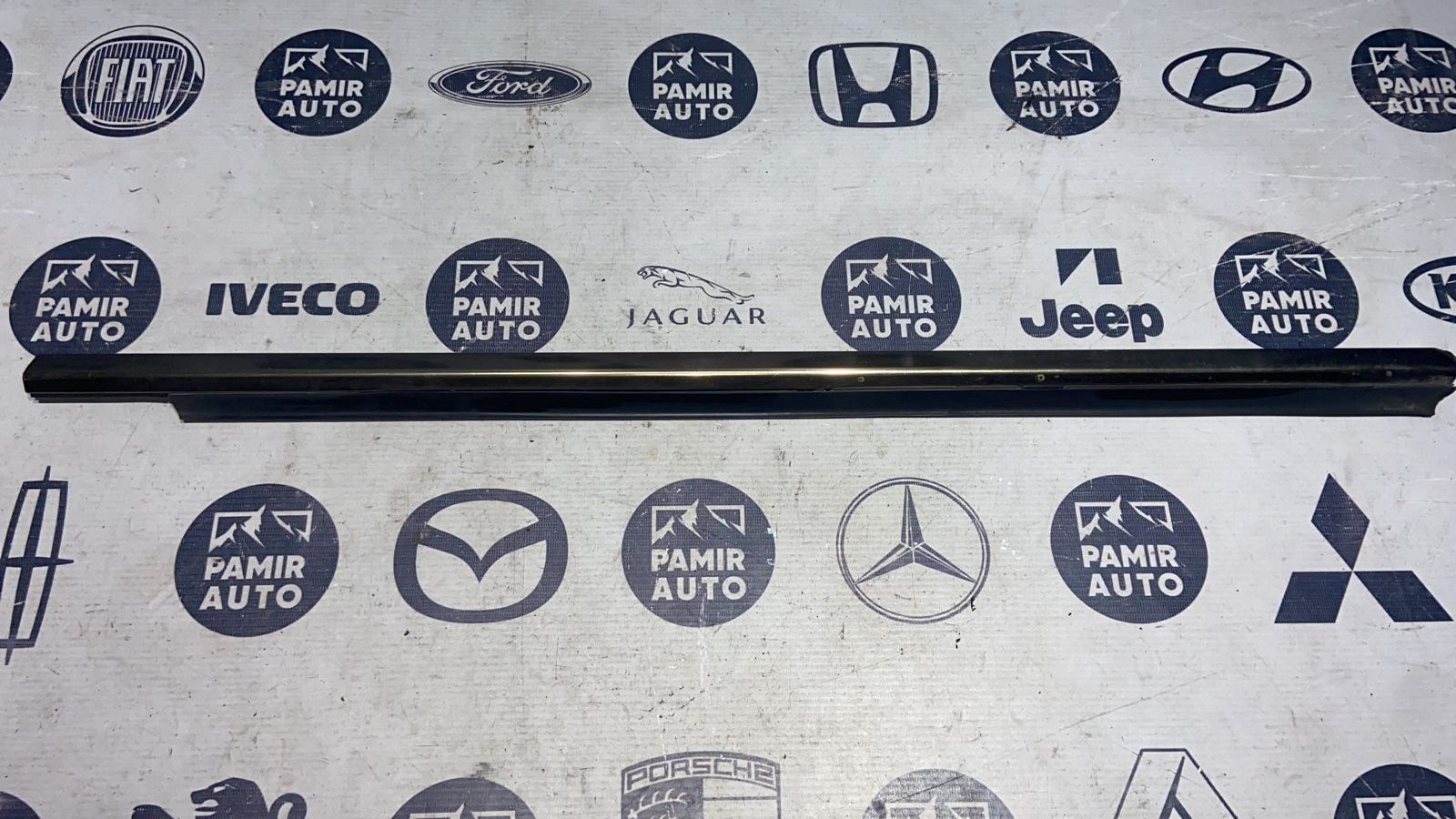 Уплотнитель двери передний левый Mercedes E/W211 2002-2009