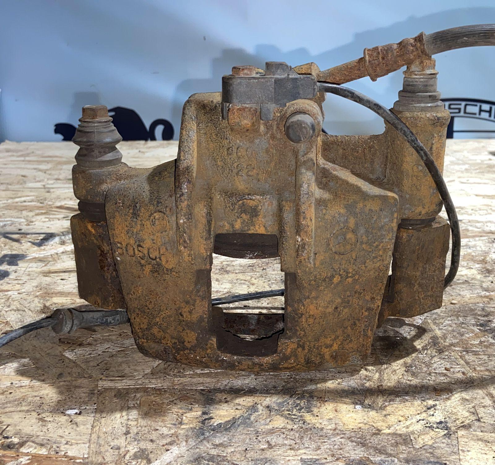 Суппорт передний левый Mercedes Vito/W638 1996-2003