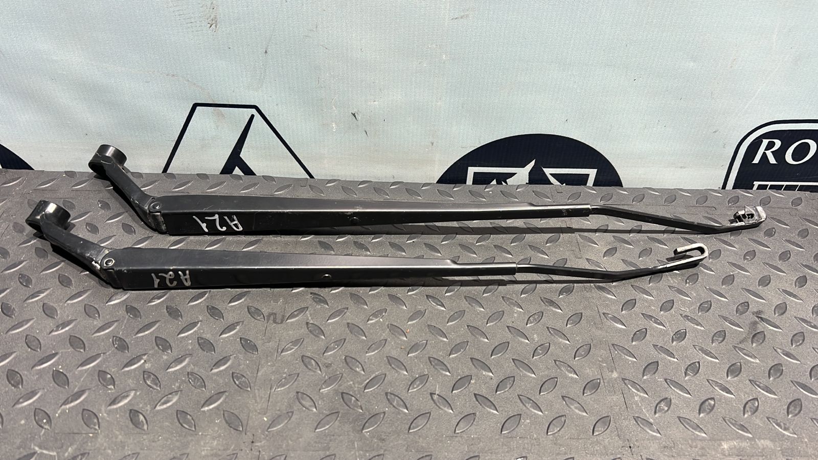 Поводок стеклоочистителя Toyota Avensis/2 2003-2009