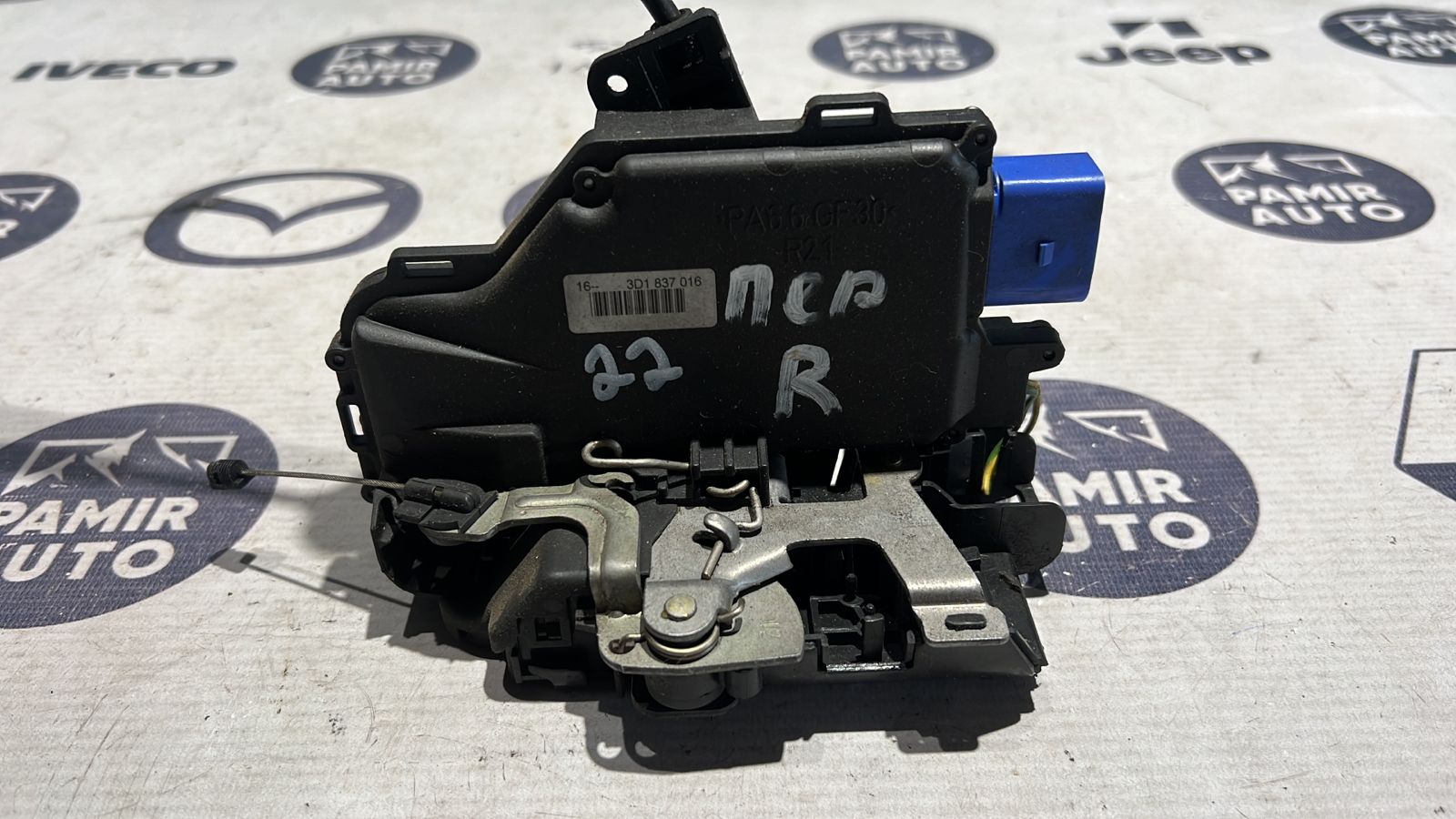 Замок двери передний правый Volkswagen Golf/5 2003-2009