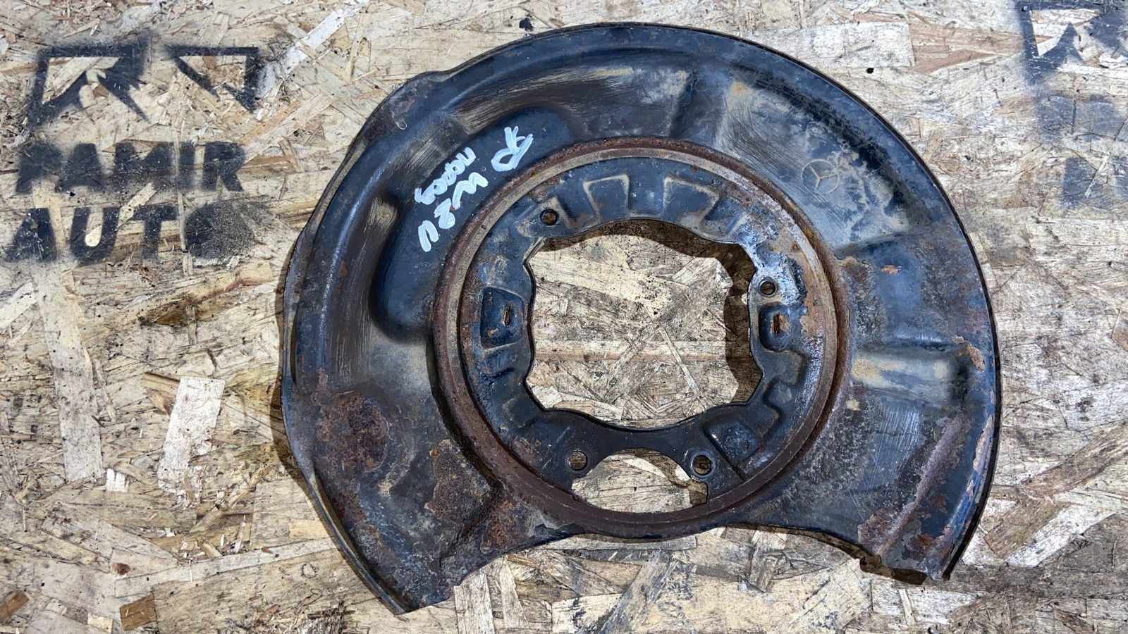 Щит тормозной (Пыльник) задний правый Mercedes E/W211 2002-2009