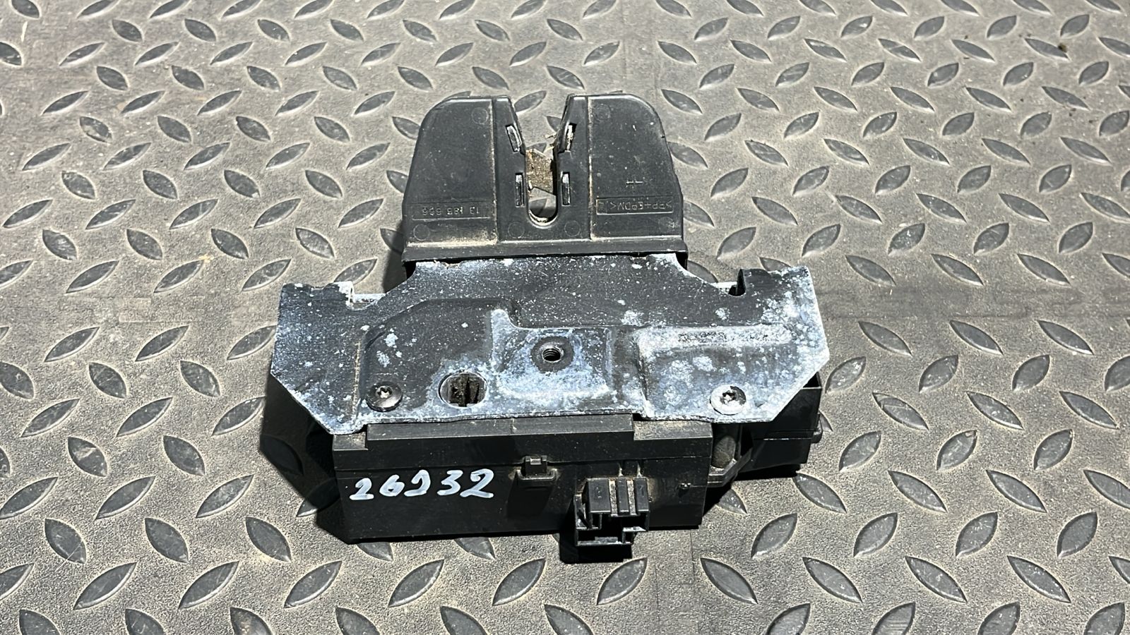 Замок двери багажника Opel Signum 2003-2008