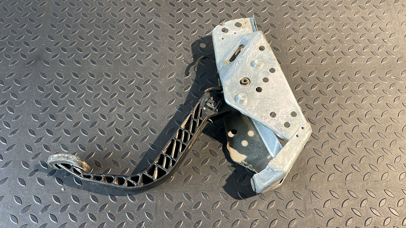 Педаль сцепления Opel Zafira/B 2005-2014