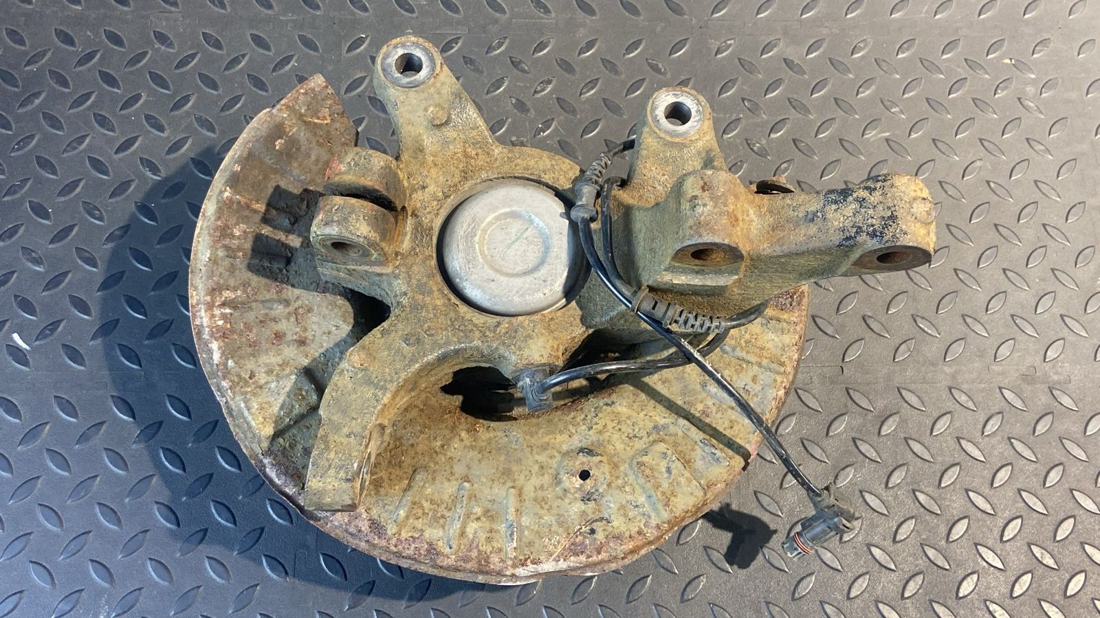 Кулак поворотный передний левый Mercedes Vito/W639 2003-2014