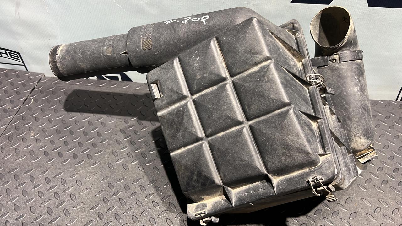 Корпус воздушного фильтра Mercedes C/W202 1993-2001