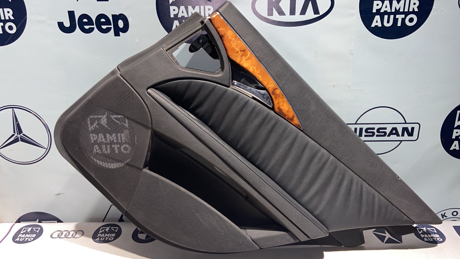 Обшивка двери задняя правая Mercedes E/W211 2002-2009