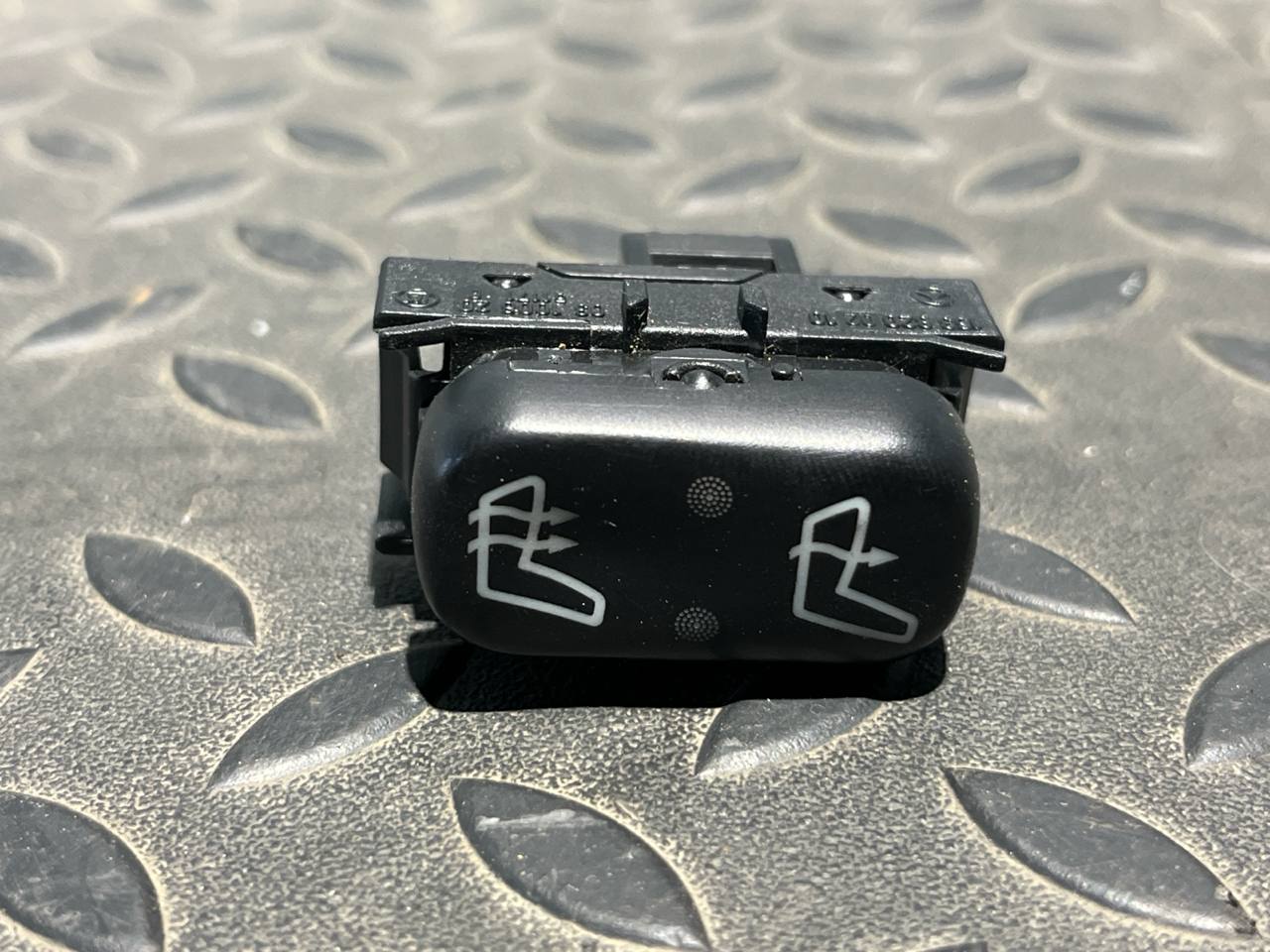 Кнопка обогрева сидений Mercedes M/W163 1997-2005