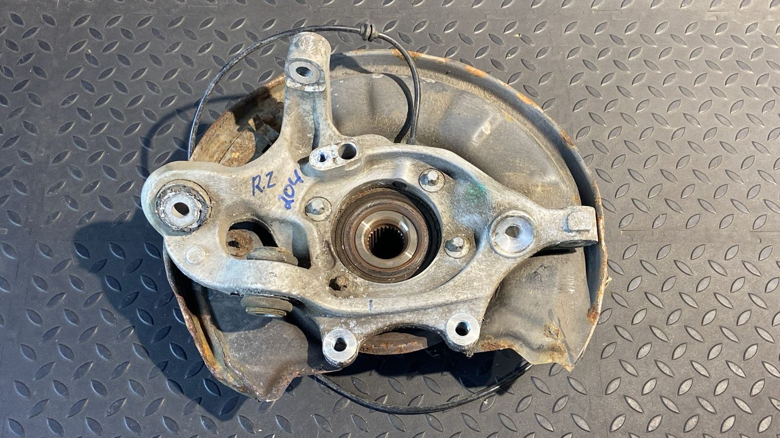 Кулак поворотный задний правый Mercedes C/W204 2006-2015