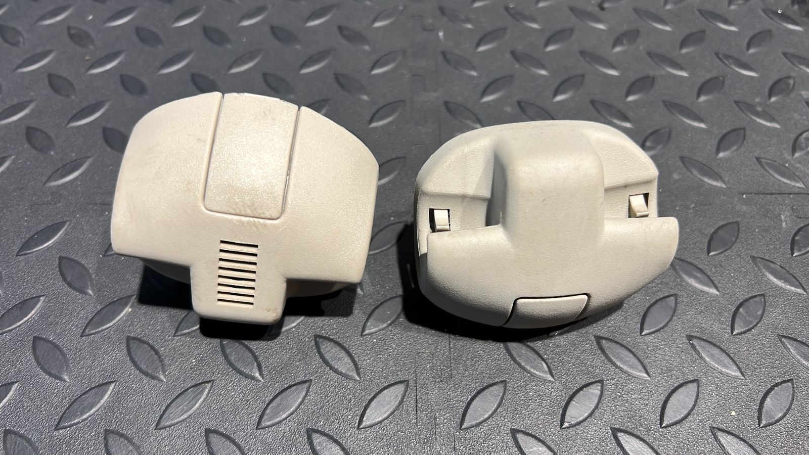 Крючок солнцезащитного козырька Renault Scenic/2 2003-2009