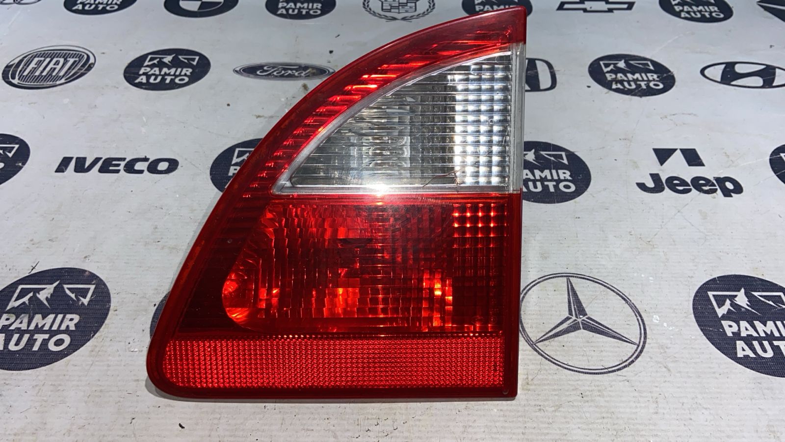 Фонарь задний внутренний правый Ford Galaxy 1995-2006