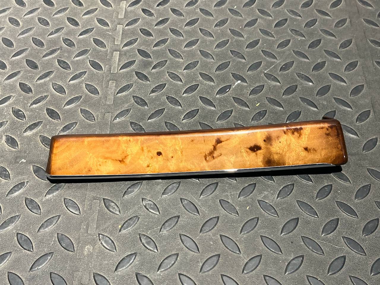 Накладка на торпедо левая Mercedes E/W211 2002-2009