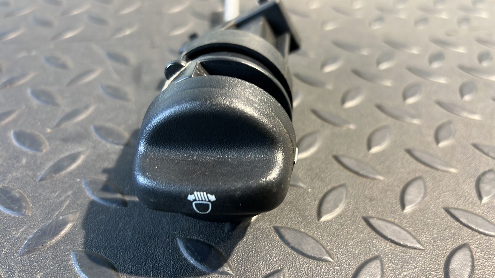 Кнопка корректора фар Renault Sandero 2009-2014