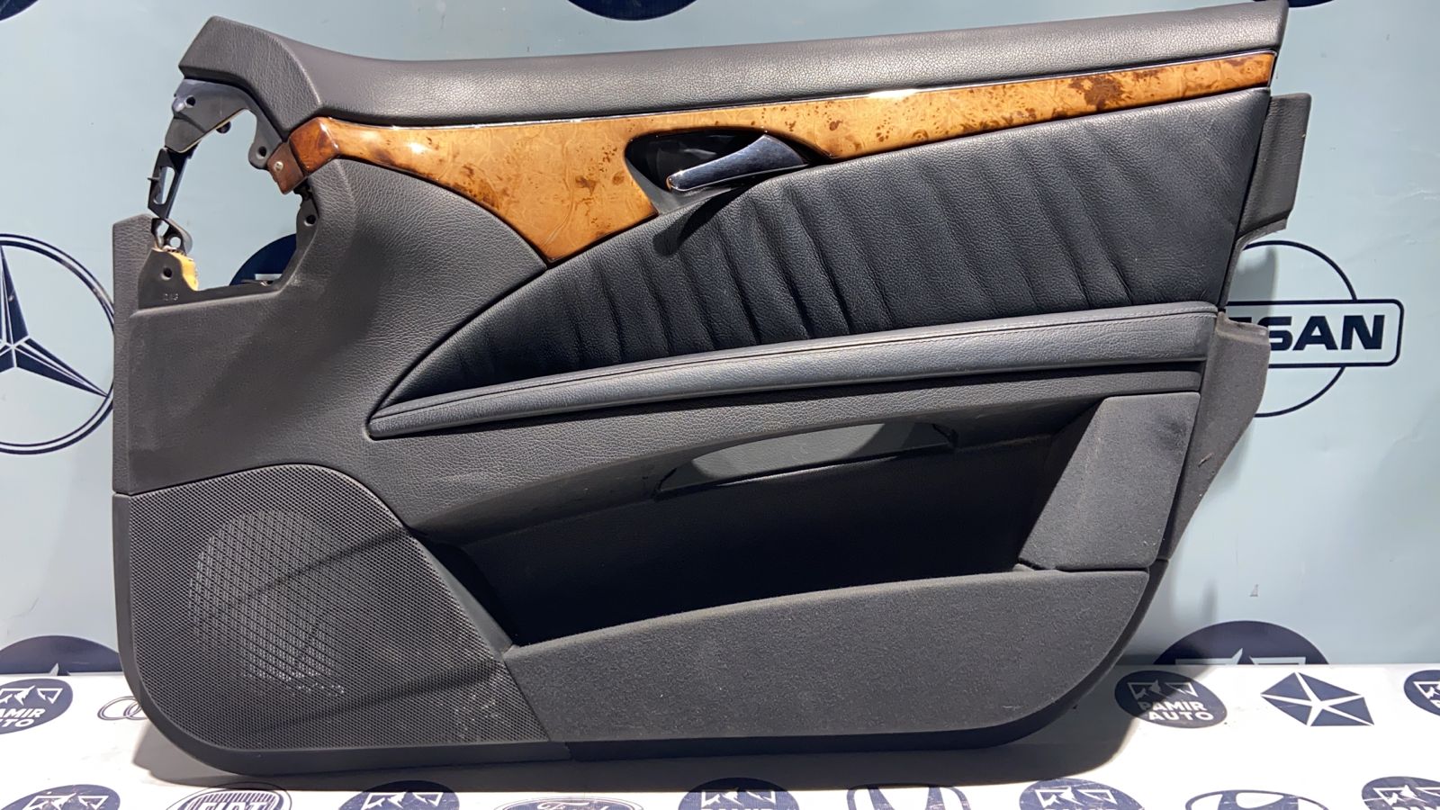 Обшивка двери передняя правая Mercedes E/W211 2002-2009
