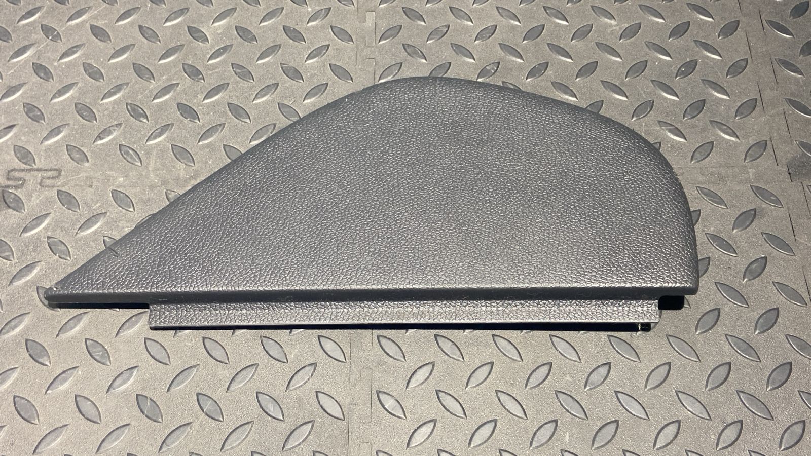 Накладка на торпедо правая Volkswagen Golf/5 2003-2009