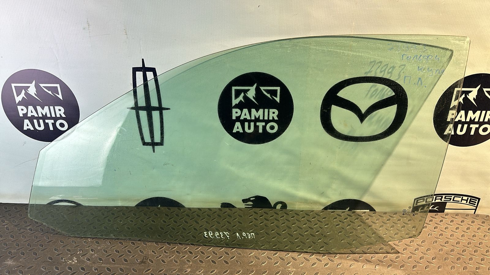 Стекло двери переднее левое Volkswagen Golf/4 1997-2006