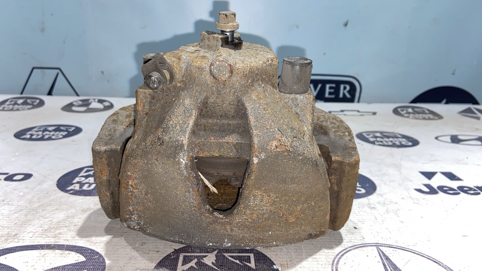 Суппорт передний левый Opel Zafira/B 2005-2014