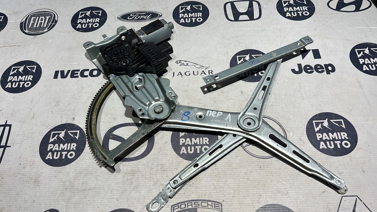 Стеклоподъемник передний левый Opel Zafira/B 2005-2014