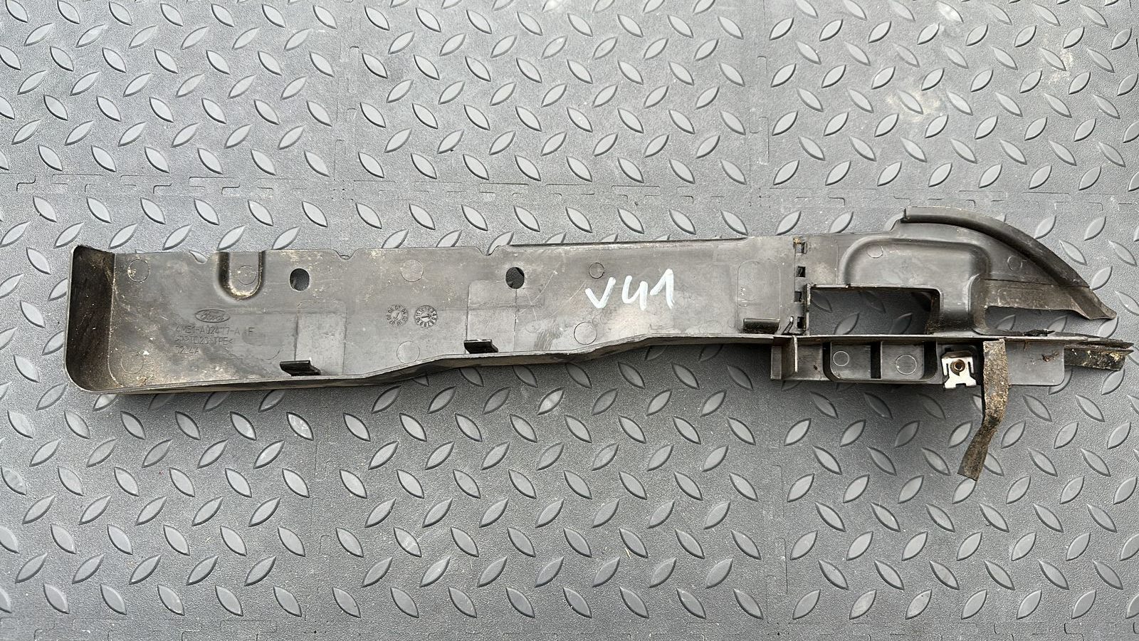 Накладка крыла передняя левая Ford Focus/2 2004-2011