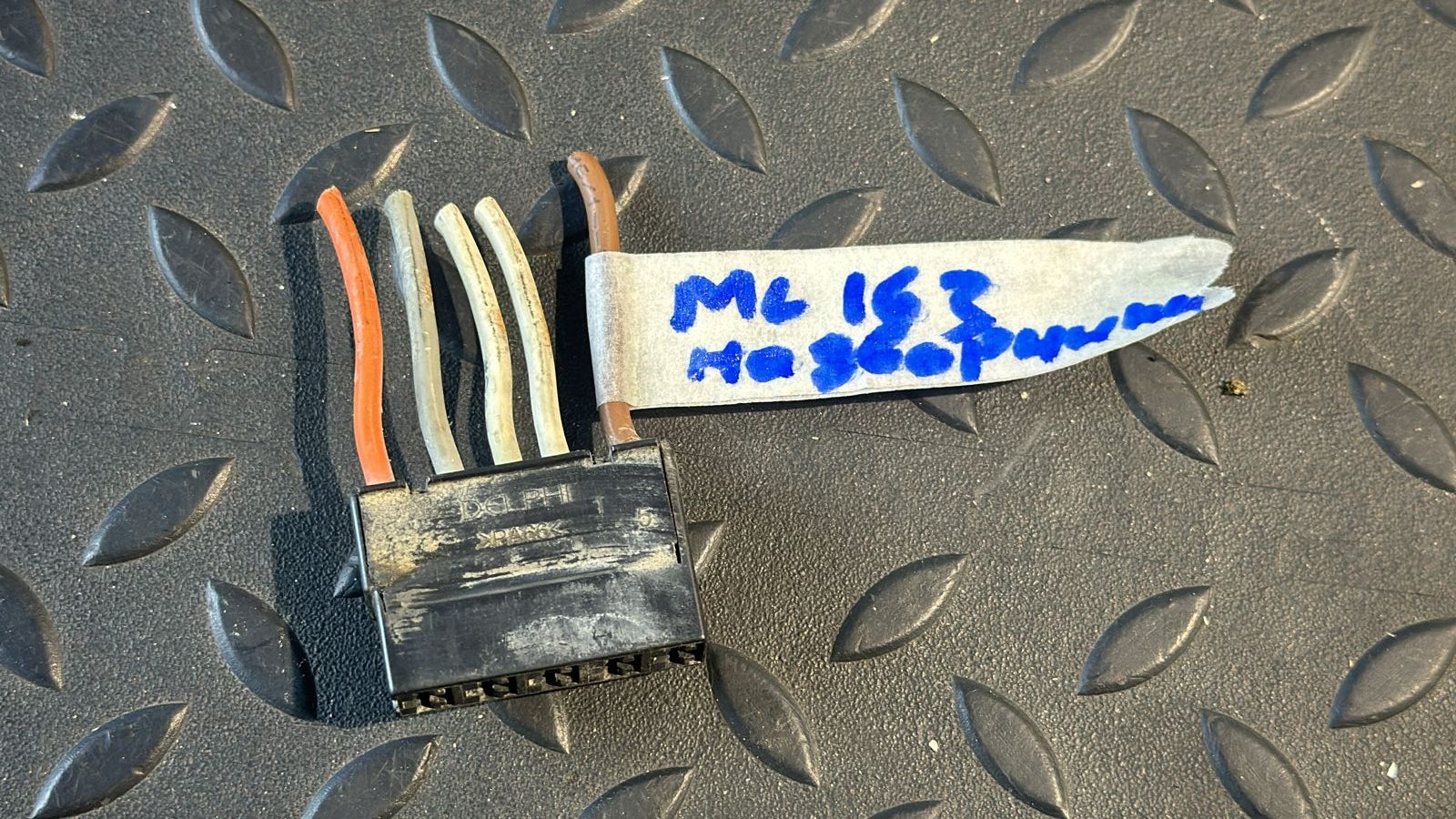 Разъем моторчика стеклоочистителя Mercedes M/W163 1997-2005