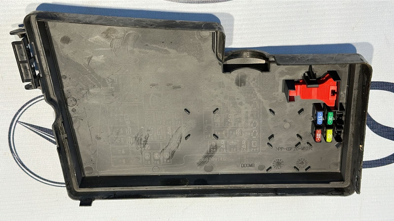 Крышка блока предохранителей Ford C-Max 2003-2010