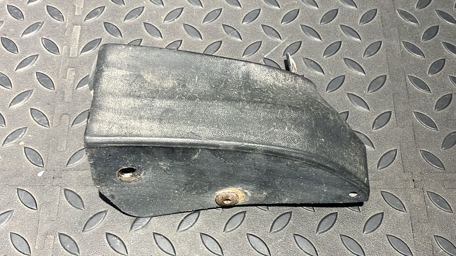 Накладка порога задняя правая Volkswagen Passat/B5 1996-2005