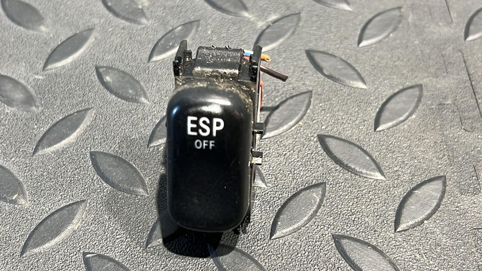 Кнопка антипробуксовочной системы Mercedes E/W210 1995-2003