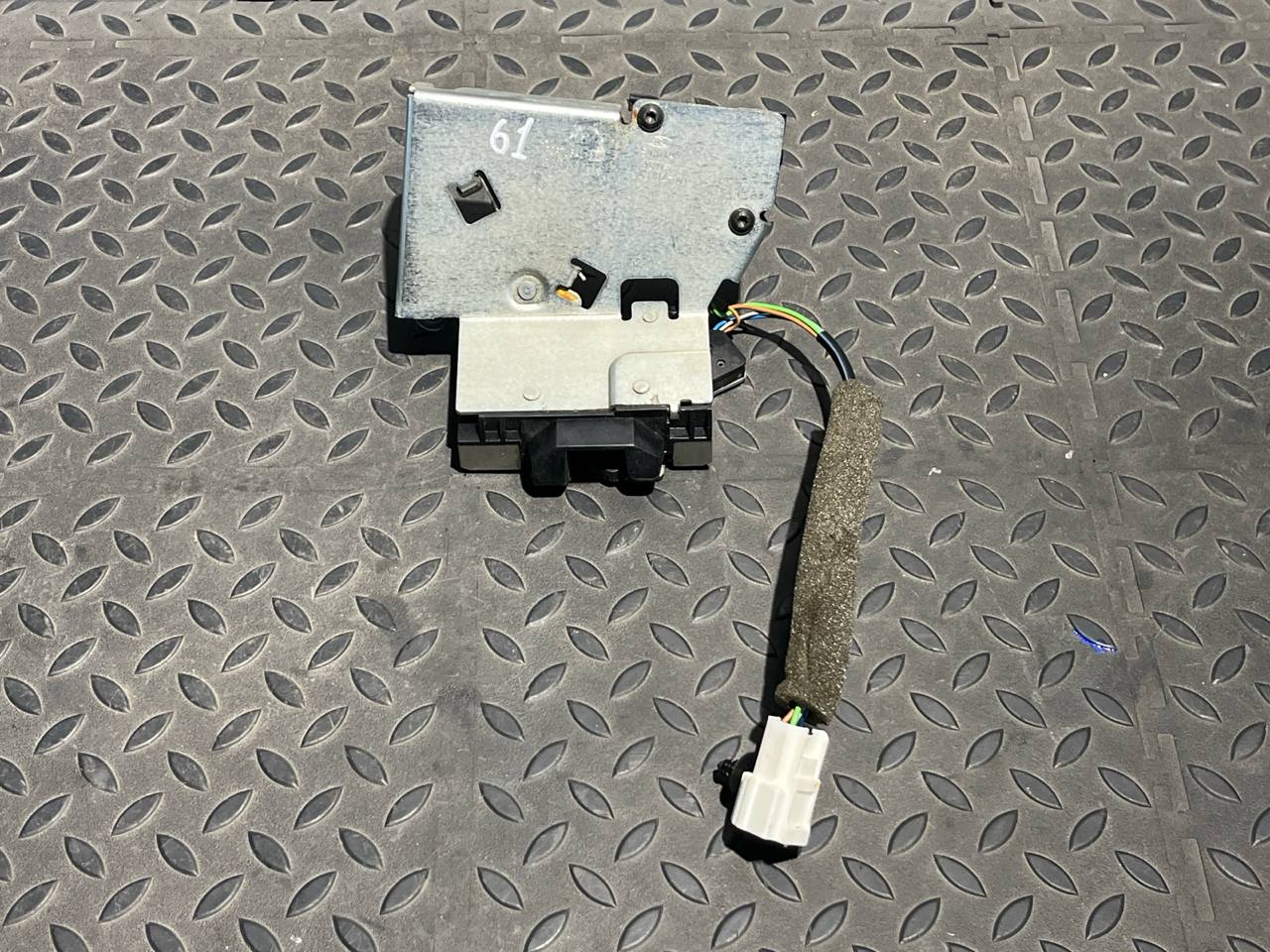 Замок двери багажника Ford Mondeo/3 2000-2007