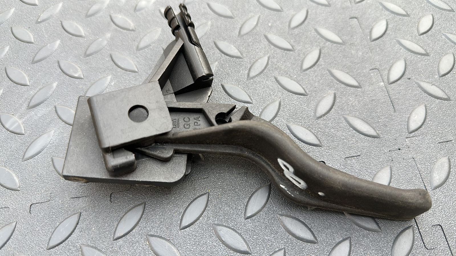 Ручка открывания капота Opel Zafira/B 2005-2014