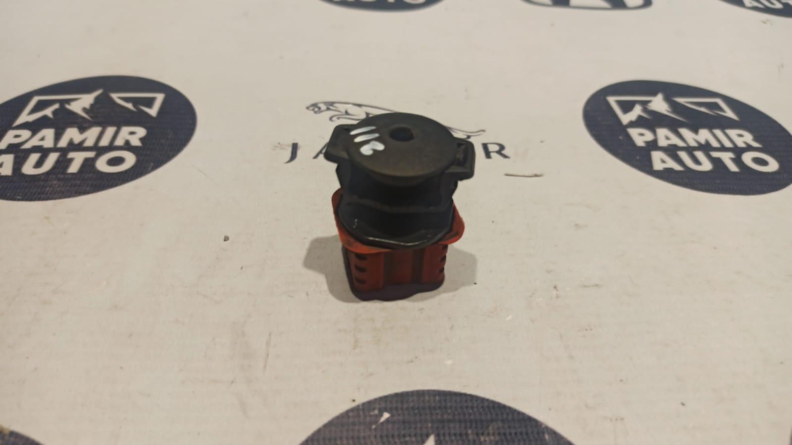 Кронштейн радиатора Mercedes E/W211 2002-2009