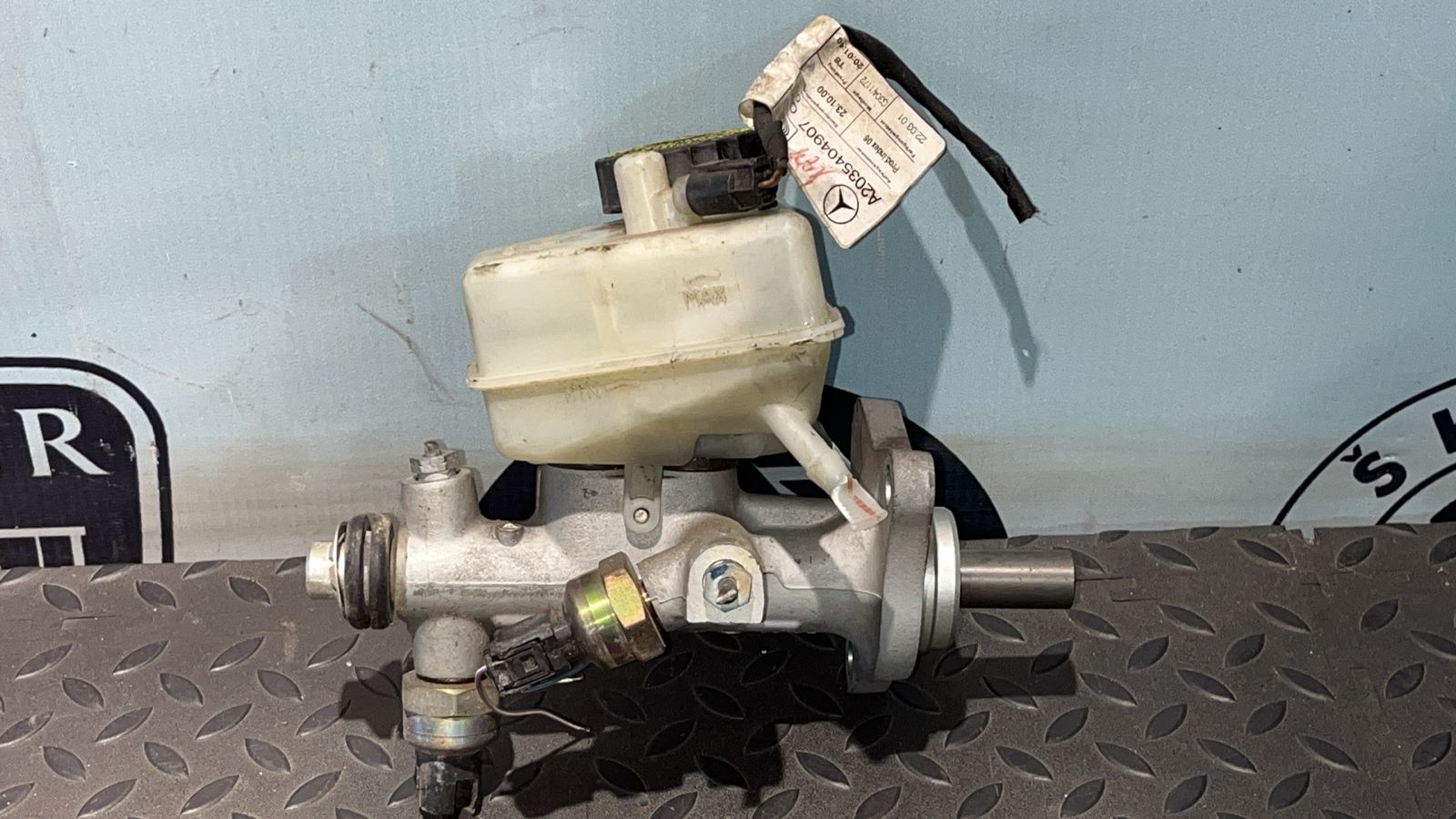 Цилиндр тормозной главный Mercedes C/W203 2000-2008