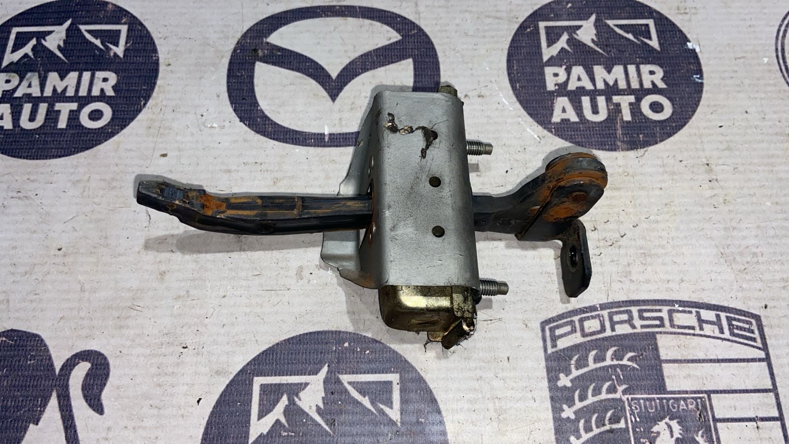 Ограничитель двери багажника правый Ford Transit 2000-2006