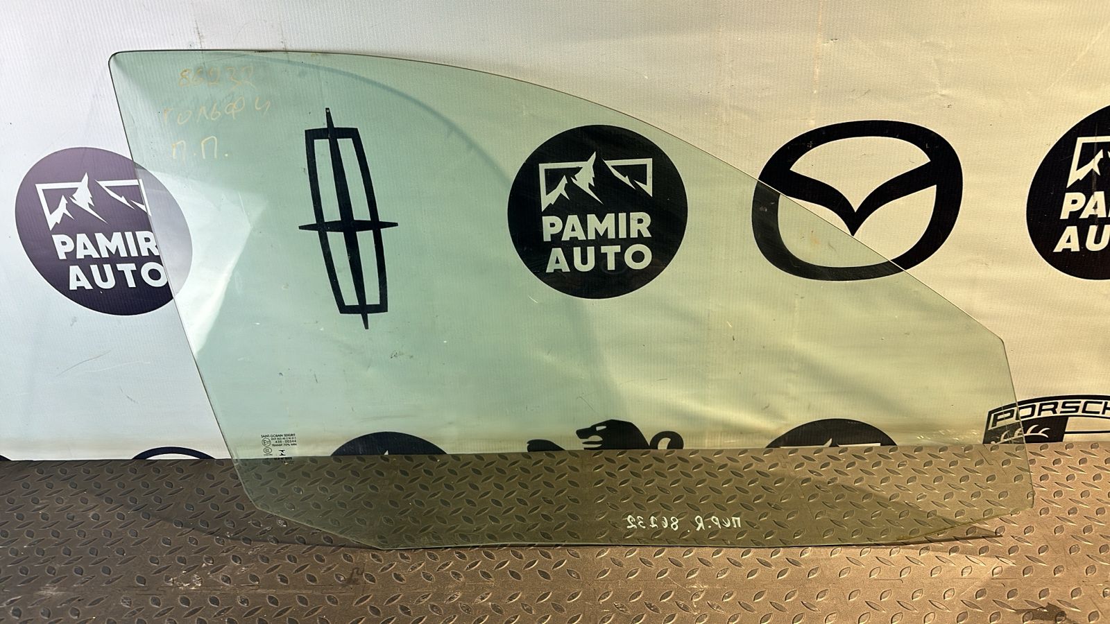 Стекло двери переднее правое Volkswagen Golf/4 1997-2006