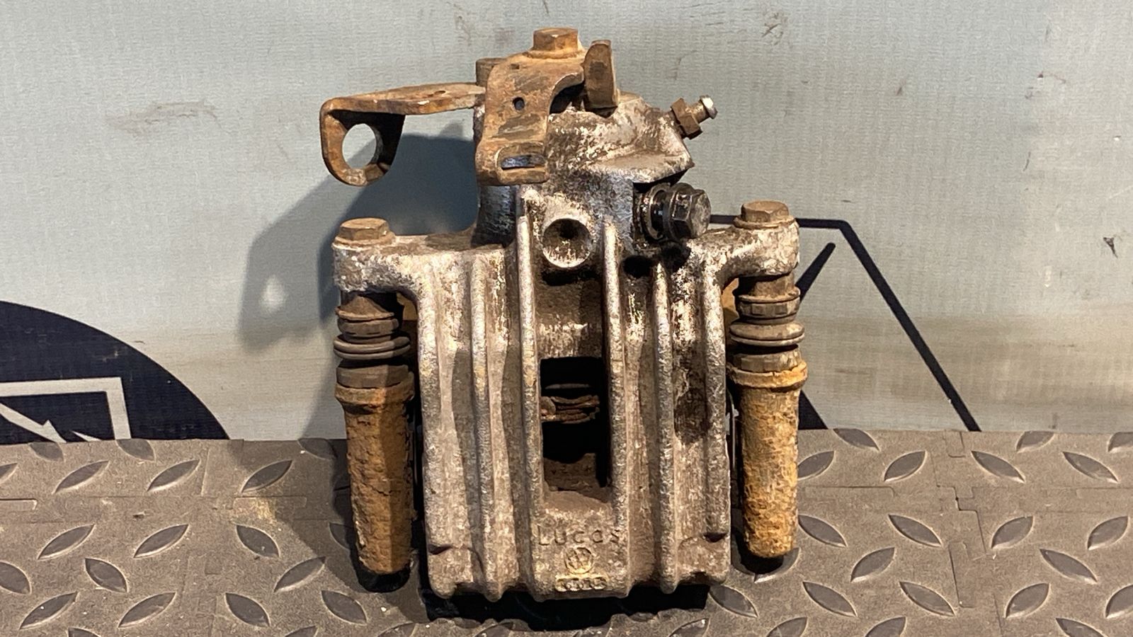 Суппорт задний правый Volkswagen Golf/4 1997-2006