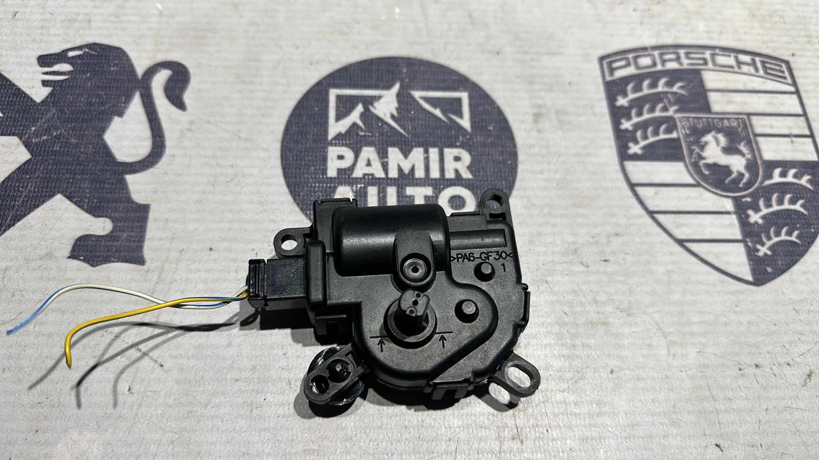 Моторчик заслонки отопителя Ford Focus 1998-2007