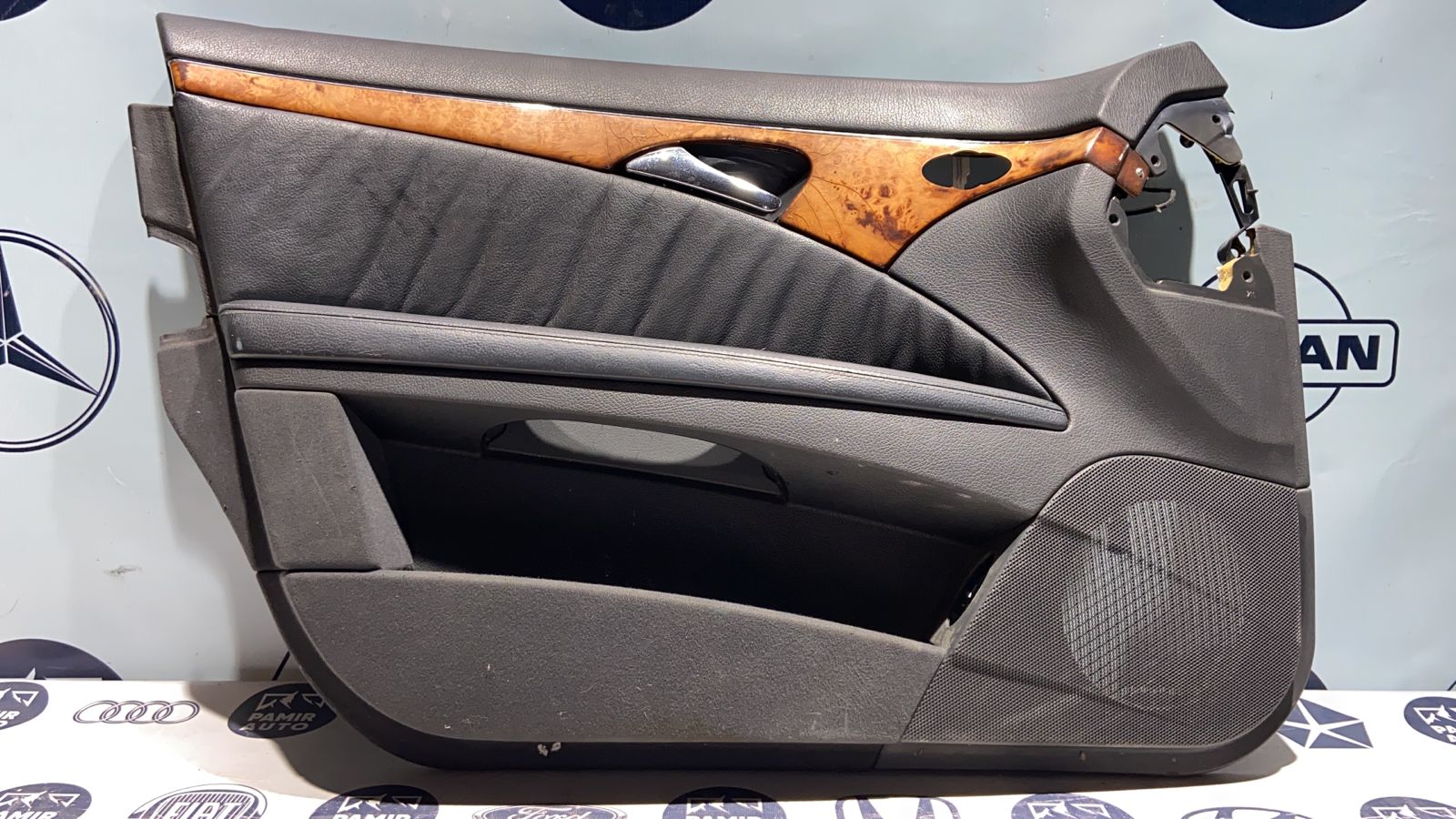 Обшивка двери передняя левая Mercedes E/W211 2002-2009