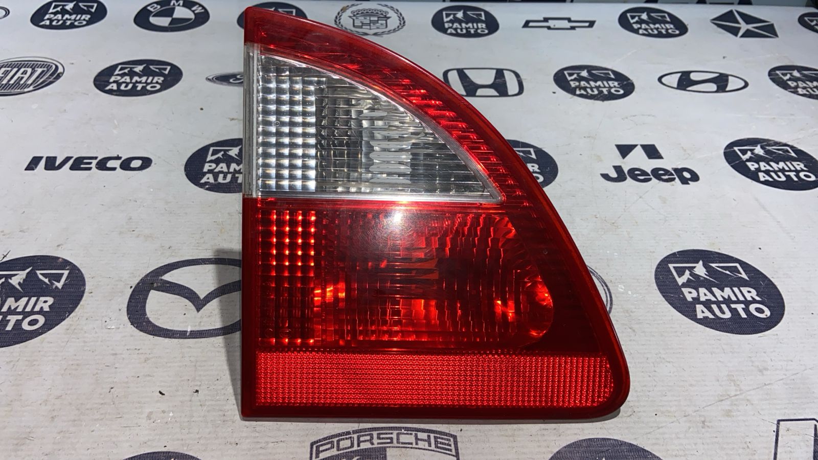 Фонарь задний внутренний левый Ford Galaxy 1995-2006