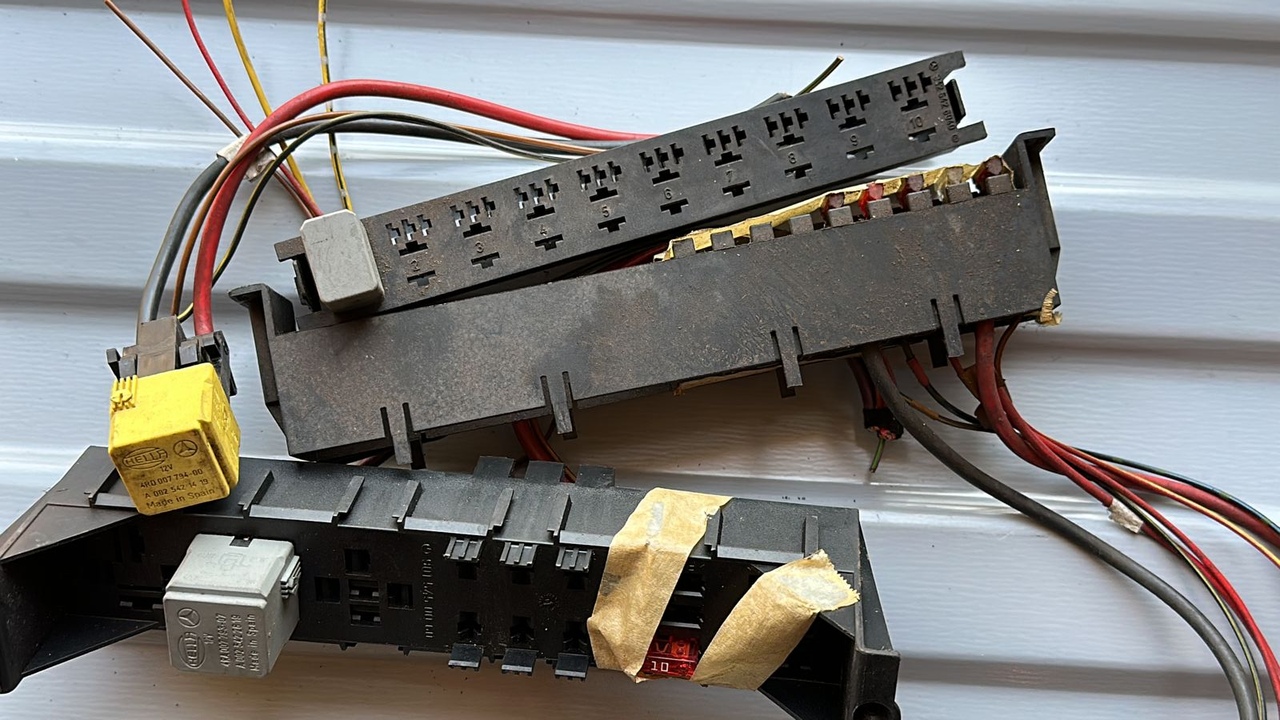 Блок реле Mercedes Sprinter/W901-W909 1995-н.в.