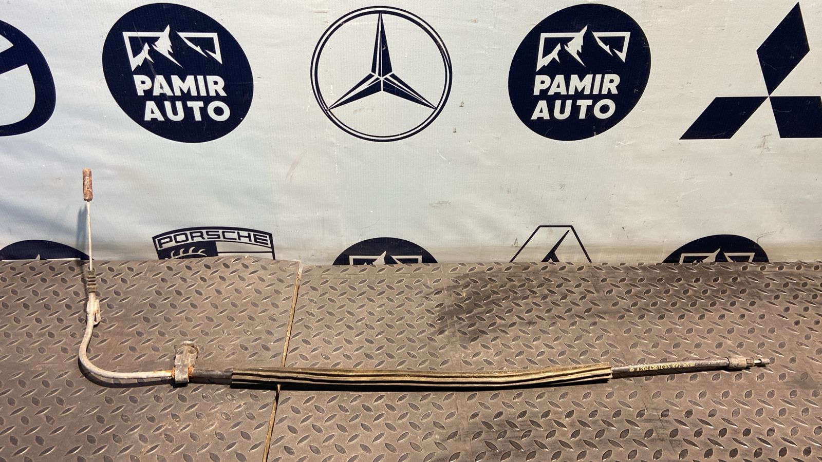 Трос стояночного тормоза центральный Mercedes C/W204 2006-2015