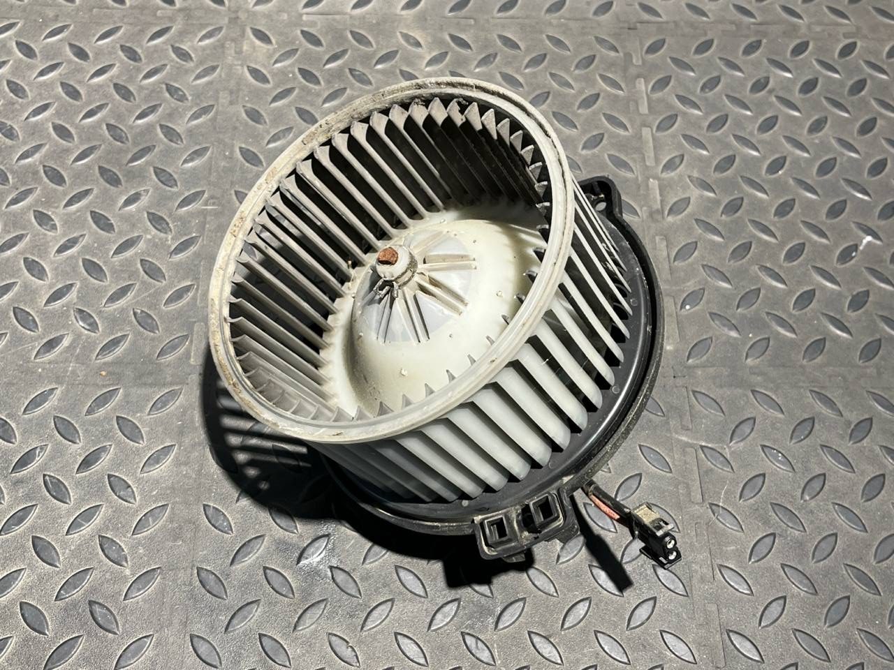 Моторчик отопителя Mercedes M/W163 1997-2005