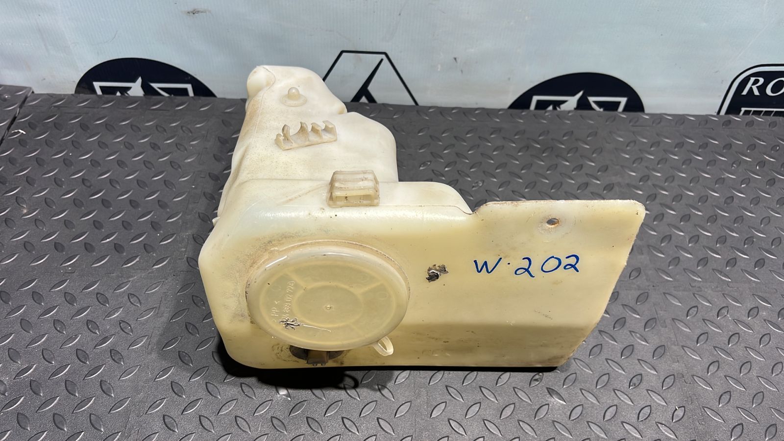 Бачок омывателя Mercedes C/W202 1993-2001