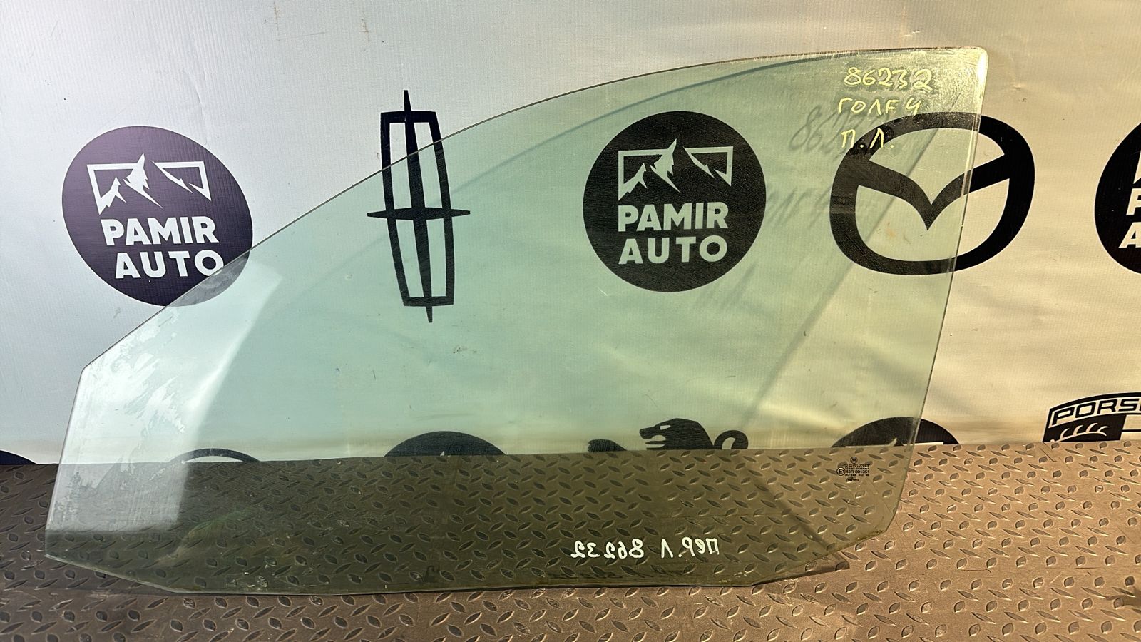 Стекло двери переднее левое Volkswagen Golf/4 1997-2006