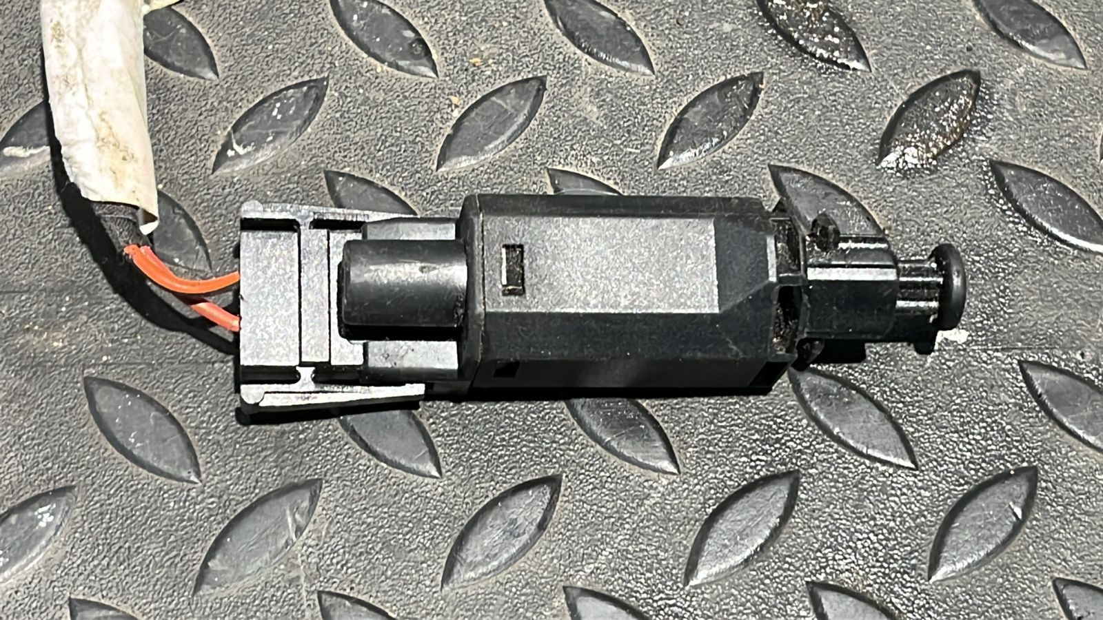 Датчик включения стопсигнала Volkswagen Golf/4 1997-2006