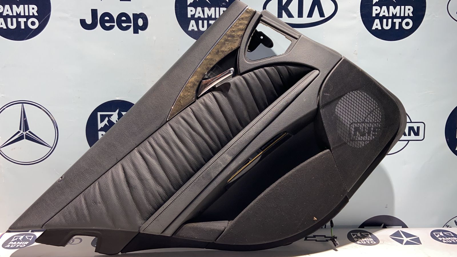 Обшивка двери задняя левая Mercedes E/W211 2002-2009